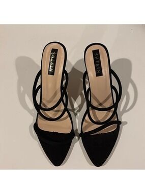Like New She & In Faux Suede Black Strappy Slide In 4” Heel Sandal - Sz  42 Euro